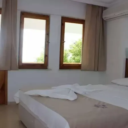 Ξενοδοχείο Tuana 2*